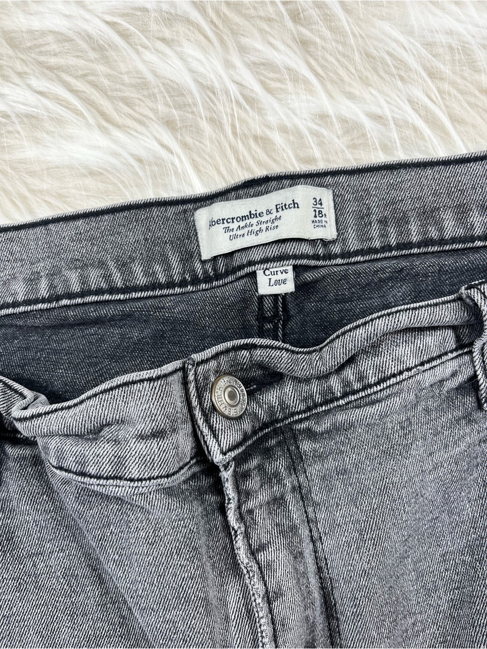 Abercrombie & Fitch Curve Love Jeans 18 R 36x28 High Rise Straight Leg Gray - Picture 3 of 6